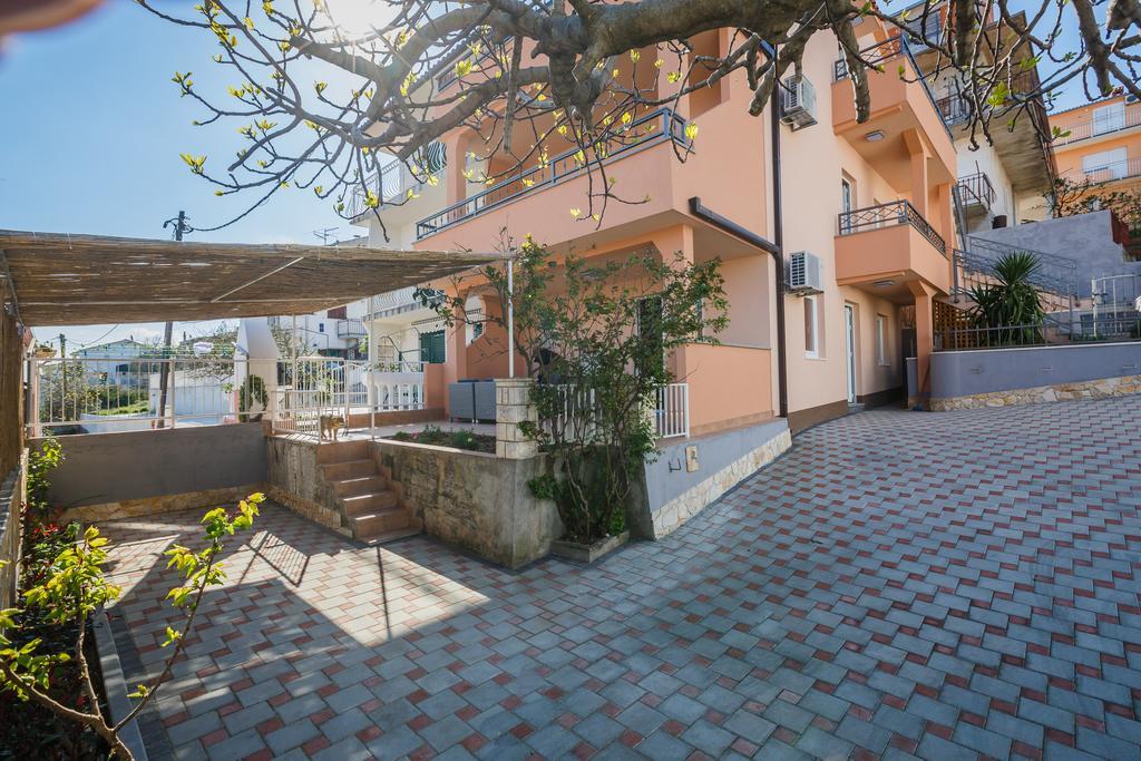 Apartments Viljac Trogir Extérieur photo